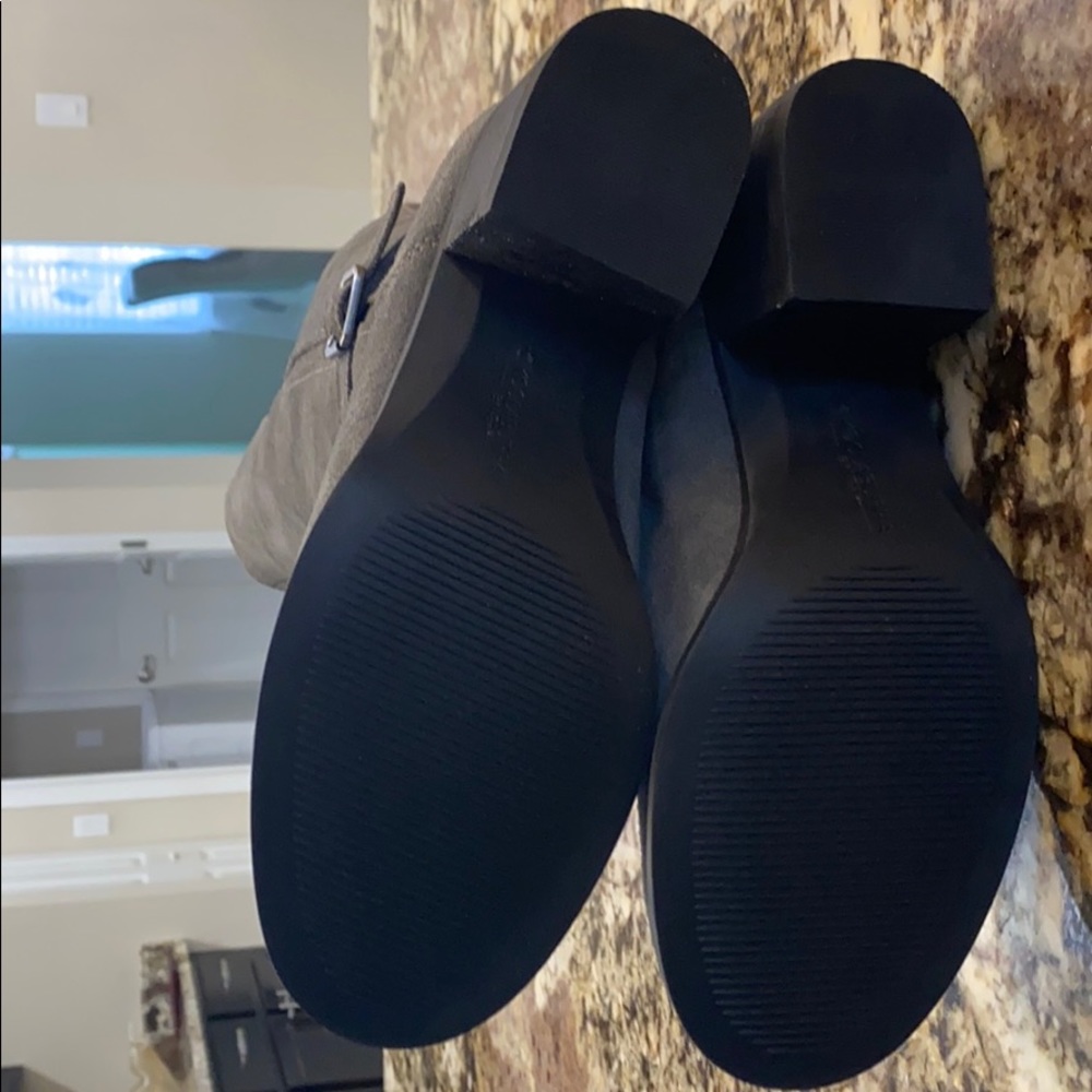 UGG Boots - Picture 6 of 7